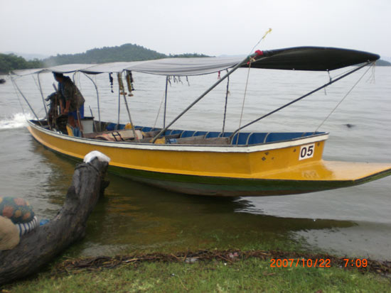 เรือที่เราจะเดินทาง 1 ใน 2 ลำครับ

ดูเ