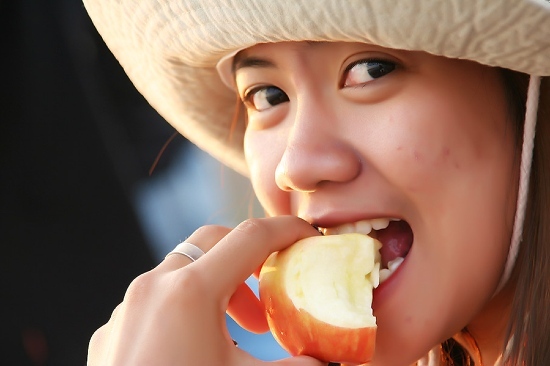 ทริพนี้กินแอปเปิ้ล  เดี๋ยวทริพหน้าต้องเปลี่ยนเป็แห้วอีกแน่เลยครับ ป้าม่อน   :laughing: :laughing: :l