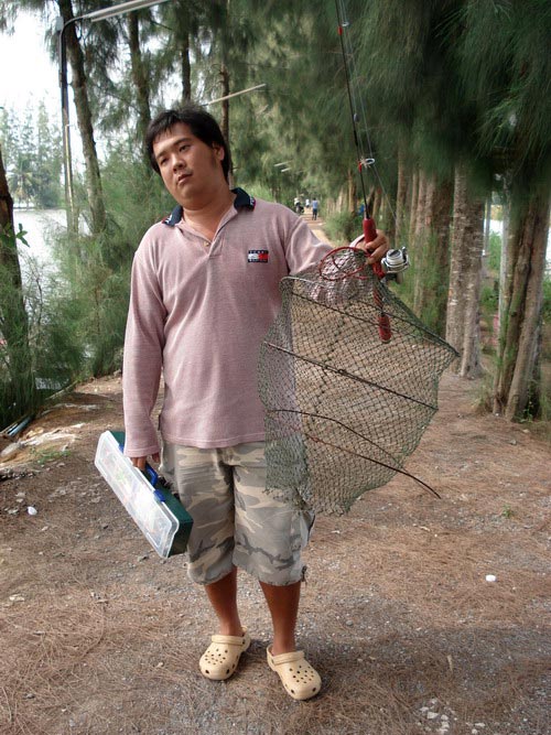 เรียบร้อยดี กระชังรักกระชังหวง :sad: ปลาหลุดหายไปกว่าสิบโล อุส่าห์เยนใจ
ว่าปลากลับครบโควต้าเรียบร้อ