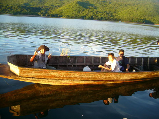 ยืนยัน  นอนยันได้  ว่าคนหัวเรือ  เมาจริงๆ  พกแต่เหล้าไป  แต่  ได้ปลามา
