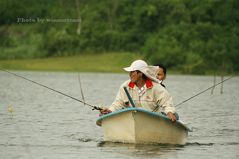 เห็นหน้าเศร้าๆคิดว่าเอาเรือออกไปเก็บแห้วมาอีกแล้ว :laughing: :laughing: