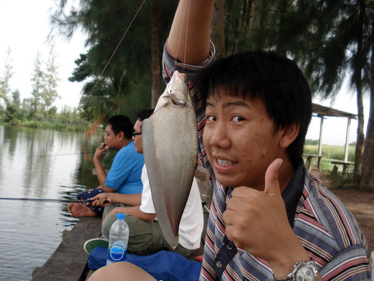 ส่วนเจ้าโน๊ตก้อรอดตัวรอดตายกับปลาสลาด ไปเรียบร้อย แก้
แรงกดดันไปได้แยะ :laughing:
