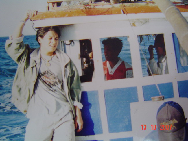 เรือพีจุกครับเป็นเรือลำแรกของแกสมัย14ปีที่แล้ว   พีจุกยังเป็นเด็กน้อย