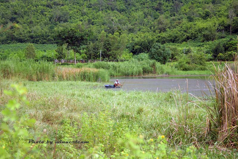 จังหวะที่ถ่ายรูปมีลุงพายเรือเข้าม