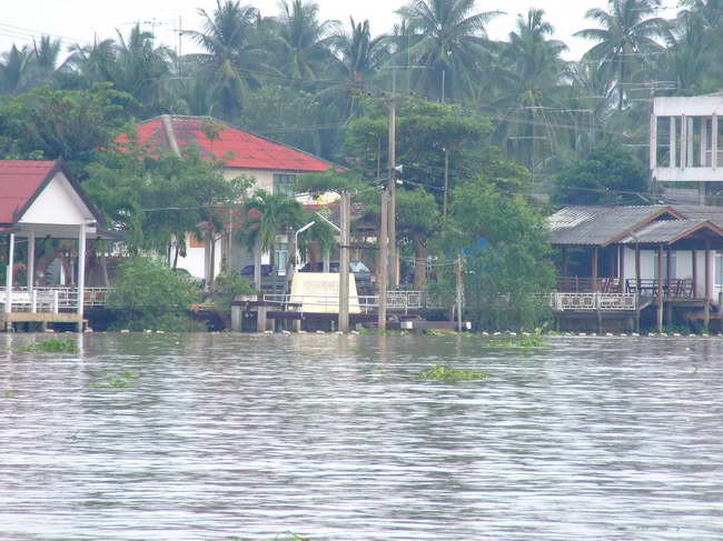  [b]ที่ไปตกใช่หน้าโรงเรียนวัดเกตุหรือป่าวเอ่ย ติดวัดเลยนะนั่น ข้างบ้านผมเลยนะเนี่ย วันหลังมาอีกจะพาไ