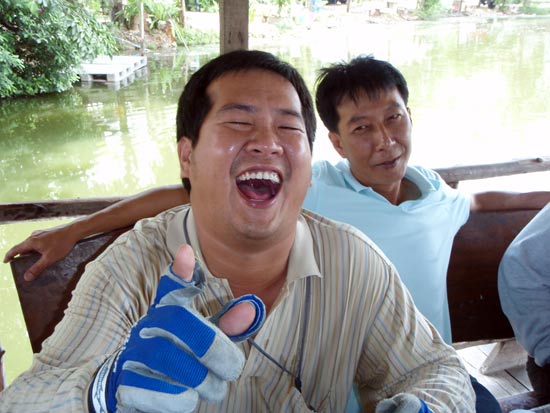 น้าบุ๊ง----อ้ะ ๆ ๆ น้ามาดแห้วว...
             ถูกต้องนะคร๊าบบบบบบบบบบบ...
 :laughing: :laughing: 