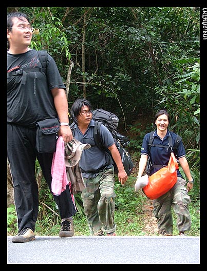 รอดตายแล้ว... หน้าแป้นแล้นเป็นแถว