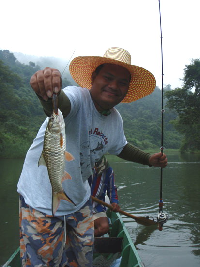 พายเรือเบาๆ...เลาะไล่ชายฝั่ง....
พี่อ๊