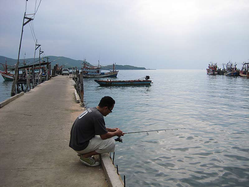 นัดเรือไว้ห้าโมงเย็นมาถึงตั้งแต่ส