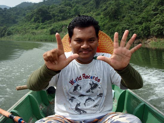บ่ายคล้อย ๆ.....ล่องเรือไปเรื่อยๆ....
เวลาใกล้ๆหมด...พงเต๊บมาด ยังสบายใจ ด้วย ผลต่างประตู
 7 ประตู