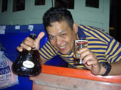เฮนเนสซี่  XO  ซึ่งเป็นรางวัล  สำหรับผู้ที่จับปลาอิทธิพลใหญ่ได้
จึงต้องนำมาใช้ก่อน  มันเป็นอาวุธหนั