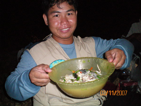  :umh: :umh:....มาครับพี่น้องกินข้าวกันครับ จะได้นอนพักผ่อน.... :umh: :umh: