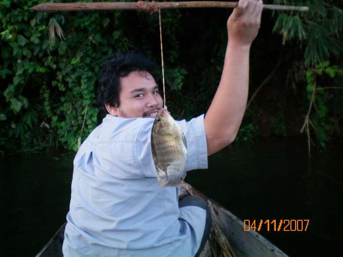  :grin: :grin:....ปลาหมอนี่เคน ตัวโตจัง .... :grin: :grin:
 :grin: :grin:....อ่าว แล้วแกเห็นเป็นปลา