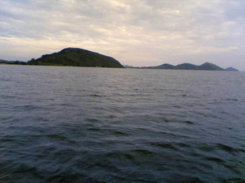 

.............. :love: :love:..........ไต๋คำนึงพาวิ่งเรือไปถาม เรืออวนปู เรือไดน์ถามเกี่ยวกับหินท