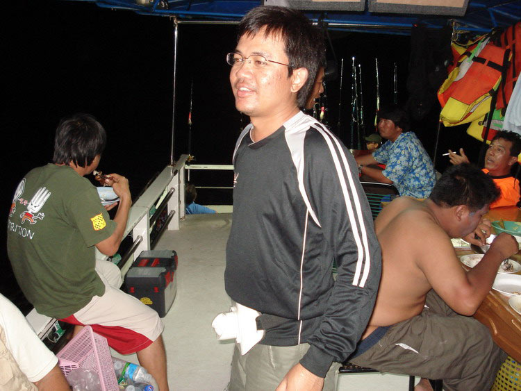 เอิ้วววววววว...............กินอิ่มกันแร้วก้