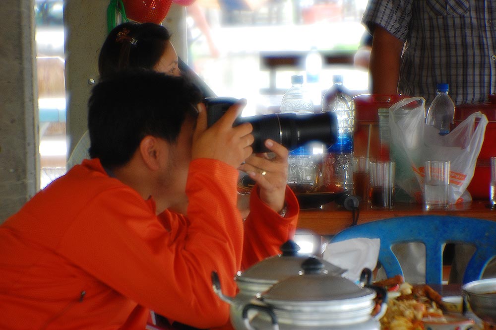Zoom Out ออกไปแล้วน้าแม๊ค ส่องครัยหว่า  :ohh: