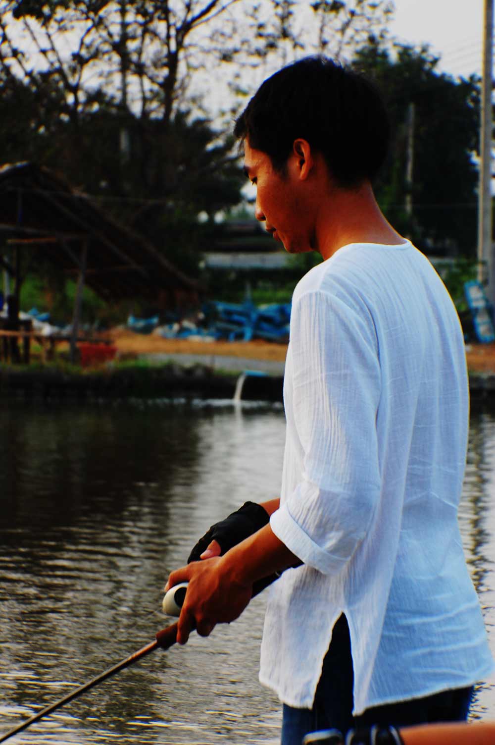 ส่วนน้าเบริด์ กำลังหาปลาตามออเดอร์ จากที่บ้าน  :cheer: