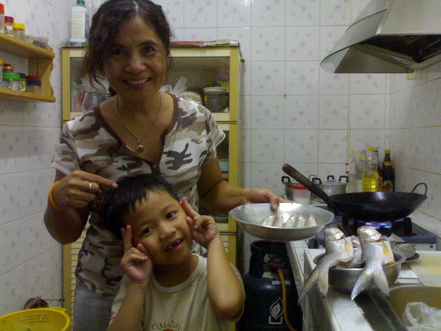 เหมือนเดิมครับ...พ่อมึ..ง..ตก  แม่มึ..ง..ทำ   ลูกคอยกิน....
 :laughing: :laughing: :laughing:
 :um