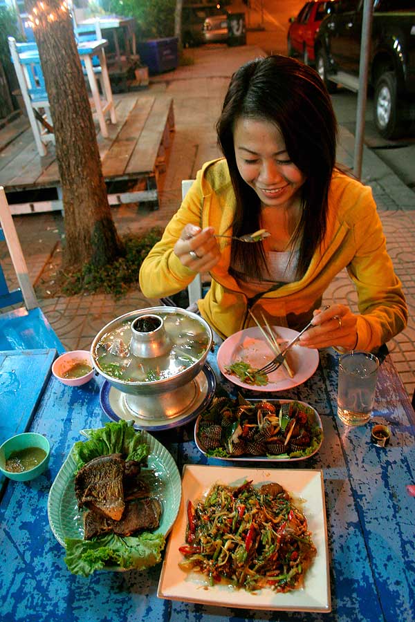 ยืนยันความอร่อย และความแซ่บ

อีกคร