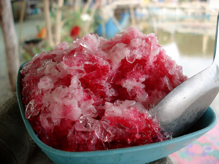 อิ่มกันแร้ว......ก้อต่อด้วยของหวาน น้ามแข็งใส ตีเหยื่อร้อนๆ
กลับมานั่งพัก ซัดน้ามแข็งใส่ มีฟามสุขสุ