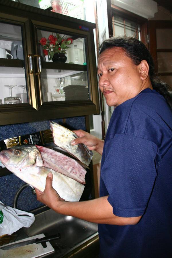 พ่อครัวอ.ยิ่งกว่าศักดิ์มาปรุงอาหารด้วยตนเอง :laughing: