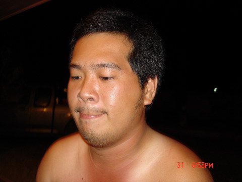 เข้าไปนอนแล้วทนเสียงคุยกันของเพื่อนๆไม่ไหวออกมาสภาพนี้คับ....... :laughing: :laughing: :laughing: