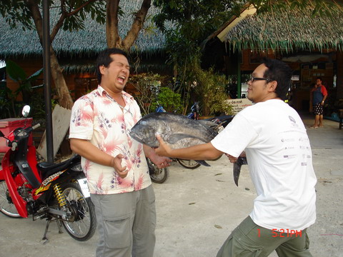 มาถึงกทม.บ่ายสองกว่าแวะส่งน้านุที่บ้านแล้วนัดกันมาบึงพอถึงก็...... :spineyes: :spineyes: :spineyes: