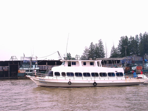 เรือน้ำใจนำเพื่อนๆ มุ่งหน้าสู่น่านน้ำพม่า


