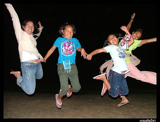 อัดมันเลยพี่หมวย  :laughing:

+++

เนื่องจากเริ่มไม่มีไรทำ พวกเราจึง....เป็นกันอย่างที่เห็น