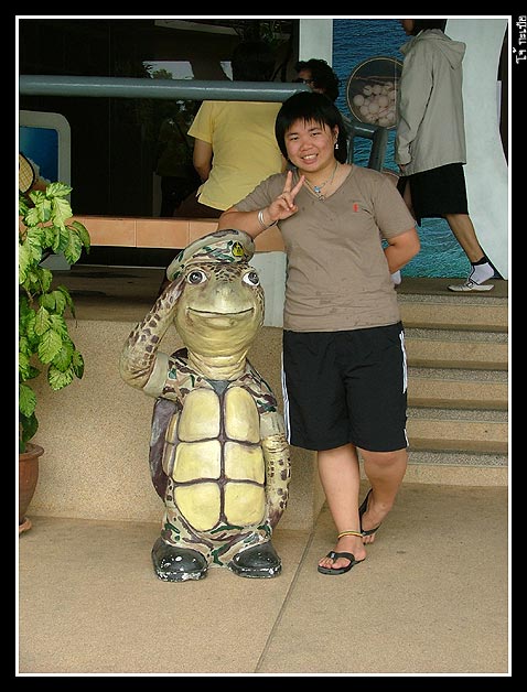 คิคิคิ มีทำท่ากับรูปปั้นป่าว เอามา