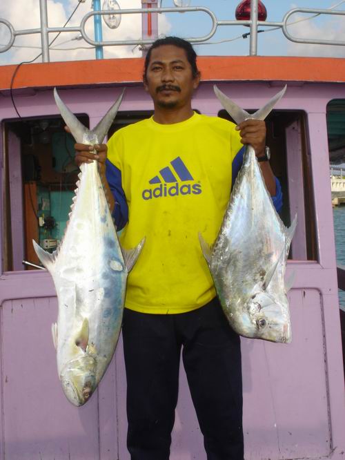 ....ลืมบอกไป...หมายน้ำตื่น...ต้องตีเบ็ดออกไปหาหมายนะครับ..การจอดเรือก็จะต้องห่างพอประมาณ...ไม่งั้น ป