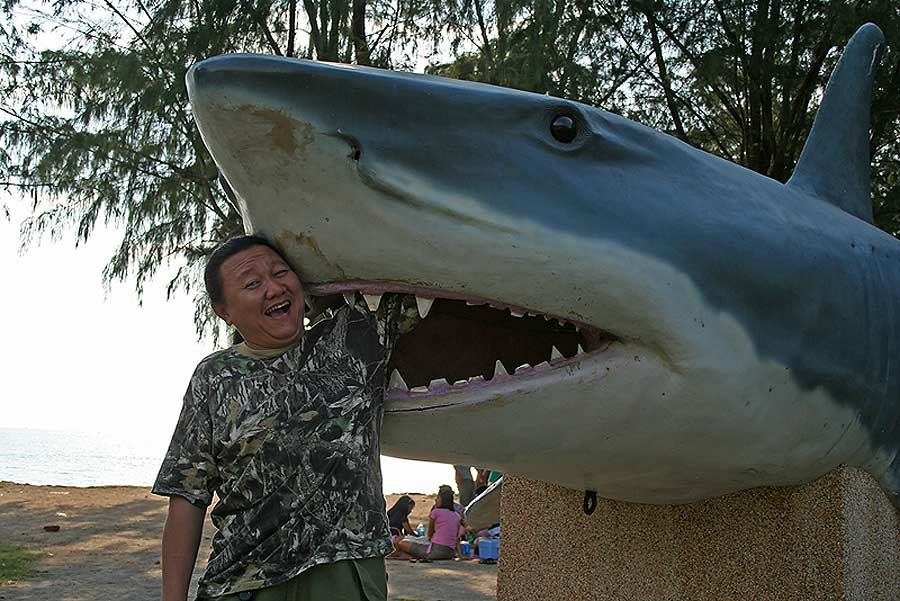 อ้าว   น้าหรั่งถ่ายกับเพื่อนหน่อย   :grin: