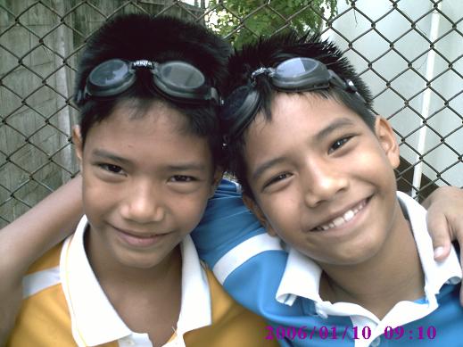 ส่งรูปน้องมิ๊ก น้องแม๊ก ลูกฝาแฝดของน้านาจมาให้ดู  :love: :love: