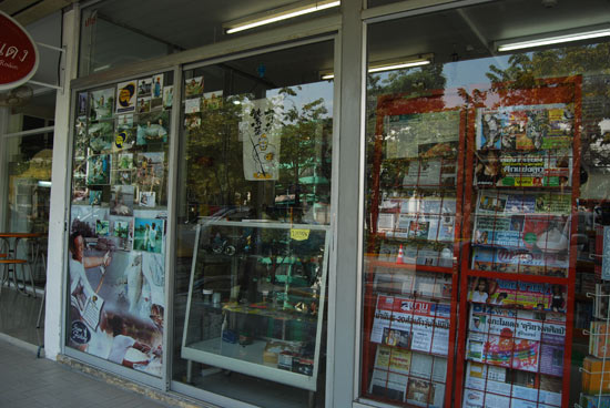 9 โมงกว่าๆ ก็มาถึงร้านป๋าต่อ  :blush:
