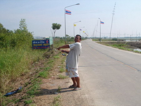 น้าป๋าต่อ หัวเราะชอบใจใหญ่  แถมบอก เอิ้ทดูโน้นต๋องอีกคน  
(ยัง ยังไม่รู้ตัวอีกนะครับป๋า) :grin: :gr