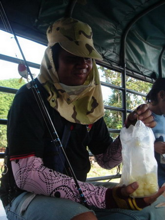 เริ่มหาของกิน :grin: :grin: :laughing: