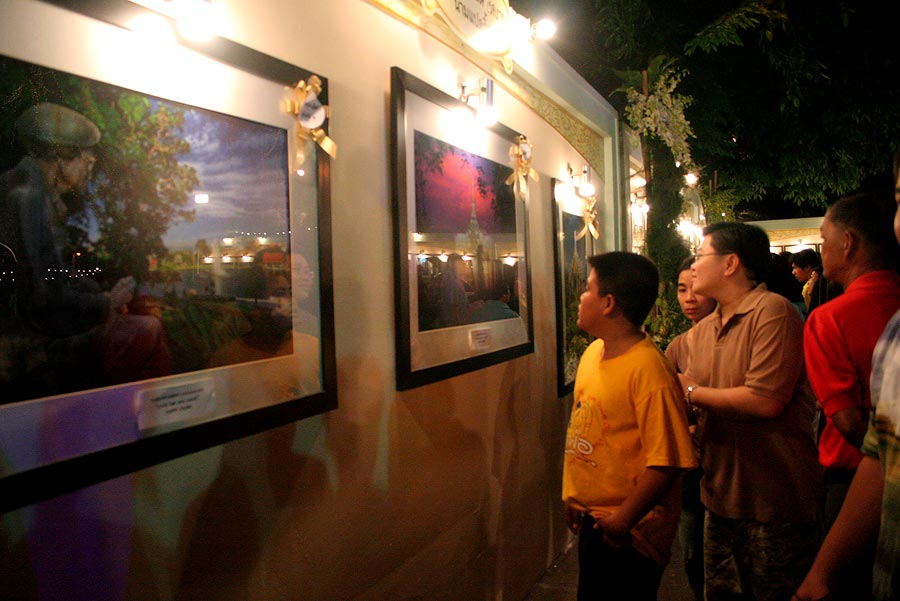 ที่นี่เค้าจัดแสดงภาพถ่ายที่ส่งประกวดแล้วเข้ารอบ

รางวัลที่ 1 กับที่ 2 นี่เป็นของคนๆเดียวกันซะด้วย
