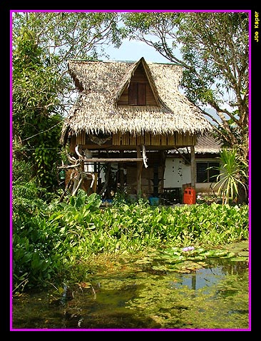 ชมรมนำเที่ยวบ้านสลักเพชร ก่อตั้งโดยเงินทุนของคนในหมู่บ้านที่ร่วมกันขึ้นมา

