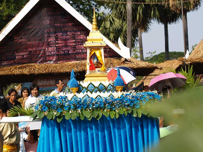 กระทงพระราชทานจากสมเด็จพระนางเจ้าฯ