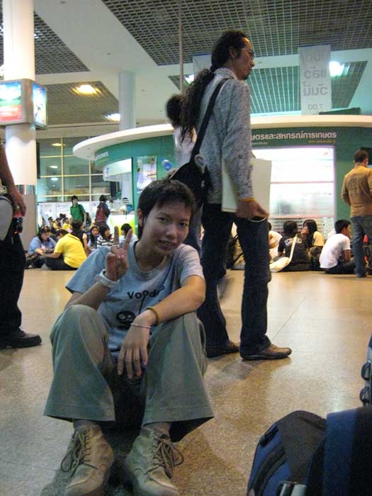 ภาพจากหมอชิต ... ลักลอบถ่ายทำ  :laughing:
จัง