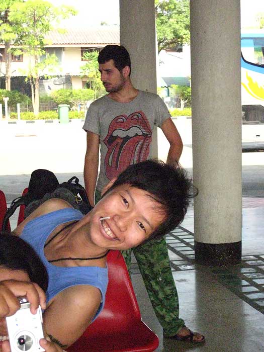 อีก 1 จังหวะเนียน  :laughing:  
รู้สึกรักเพื่