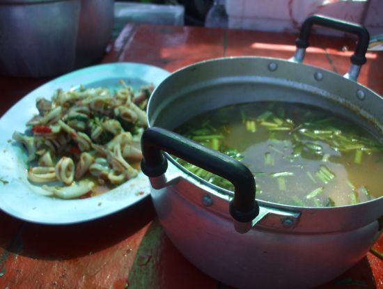 อาหารมื่อสุดท้ายบนเรือก็จัดแจงโดยไต๋อี๊ด อร่อยสุดๆครับ
