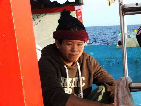ส่วนนายเล็ก ไม่รู้ว่าเขาเมาเบียร์หรือเรือกันแน่ ถึงเป็นเช่นนี้