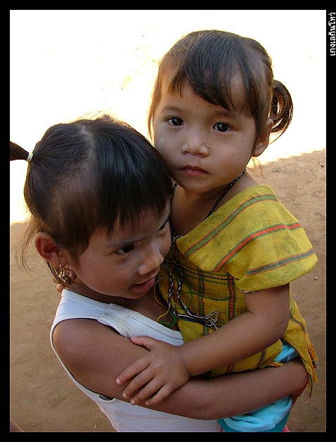 วิ่งเล่น ส่งเสียงเฮฮาได้ เลยค่ะน้าศักดิ์  :laughing: :laughing:


