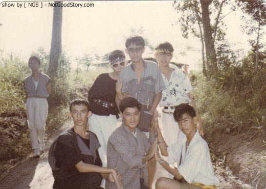 ส่วรูป นี้ ตอนออกค่าย หนี ทหาร ครับ   :laughing: :laughing: :laughing: เสาร์ นี้ถ้ามีโอกาศ พบหน้ากัน