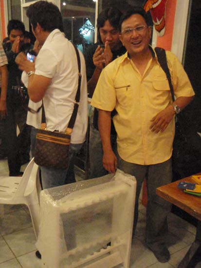 มาแล้ว คนที่พงเต๊บมาดรอคอย
น้าเต่า โทรฟี่....
มาพร้อมก๊ะ ของขวัญจับรางวัล แระก้อ ของประมูล....
 :