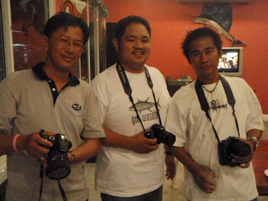 ***มารอดูกับข้าว  ***

โธ่นังเบิ้ด เดี๋ยวก้อเที่ยงแล้ว ไปดูที่ร้านเลย ไม่ดีกว่าเรอะ อิอิ
 :grin: 