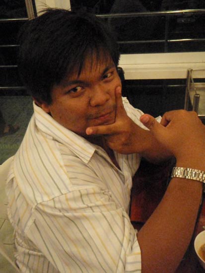 อ้ะ แล้วคนนี้ ครายอ้ะเนี่ย หล๊อ หล่อ...
 :laughing: :laughing: :laughing: