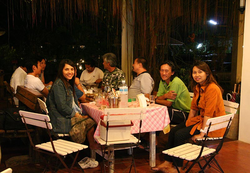 บรรกาศสบายๆ   ดื่มอะไรเย็นๆ กัน   โว้ว