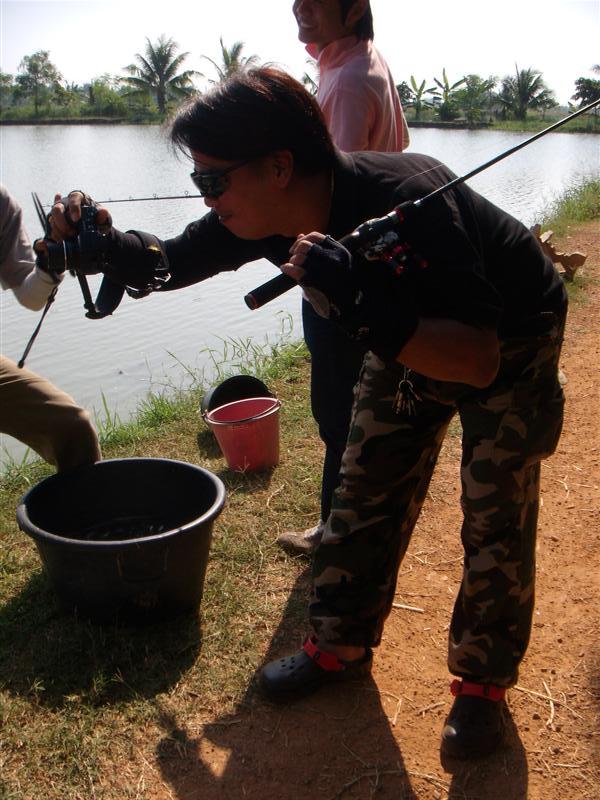  :grin: ใช่ ซิ่..... รอดแล้วหนิ่ >>> น้ากูลเลยเดินถ่ายรูปอุปกรณ์การเกษตรเพลินเลยนะคร๊าบ  :spineyes: 